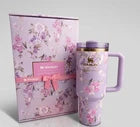 Stanley x LoveShackFancy Quencher H2.0 FlowState Tumbler – Happy Thoughts Rosa Beaux Purple – 40 oz